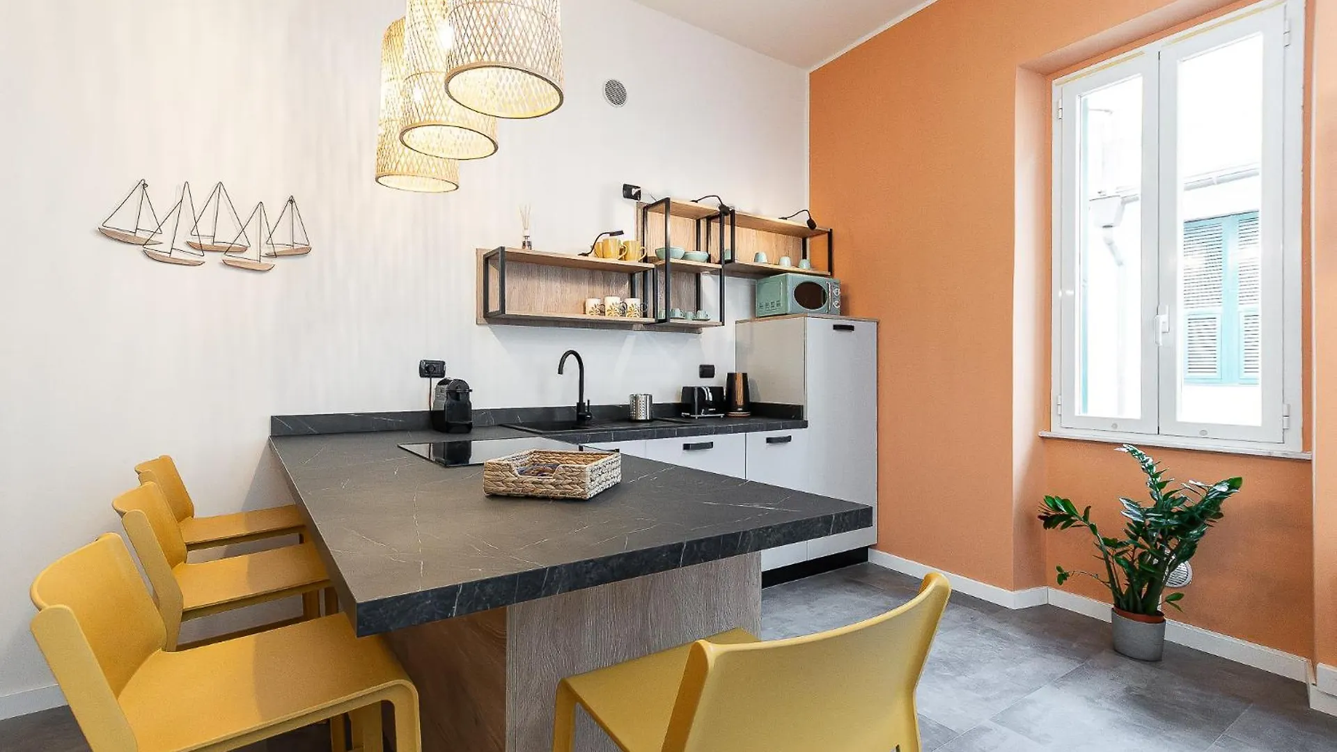 Apartment Loano Centro Storico Appartamento Loft Con Parcheggioprivatogratuito
